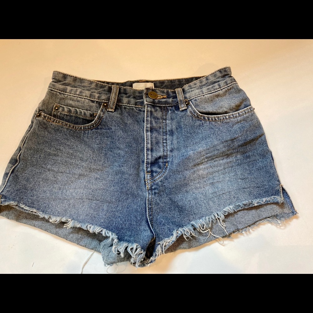Cute amuse society jeans shorts size 25